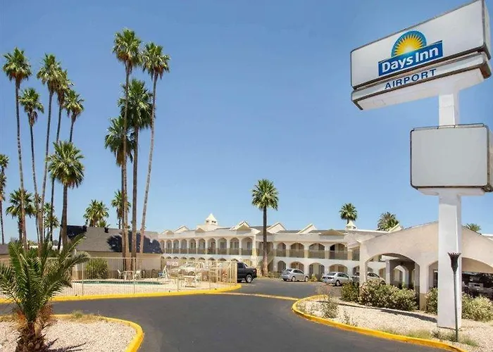 Days By Wyndham Airport - Hotel