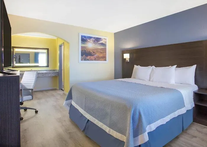 Days By Wyndham Airport - Phoenix
