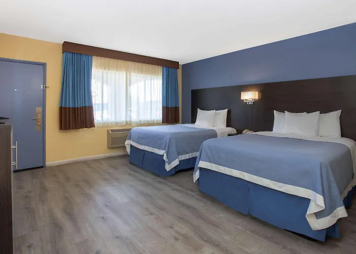 Days By Wyndham Airport - Hotel