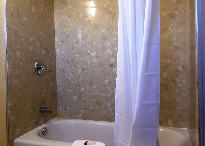 Days By Wyndham Airport - 2* Phoenix