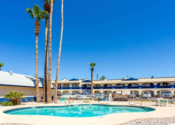Days By Wyndham Airport - 2*