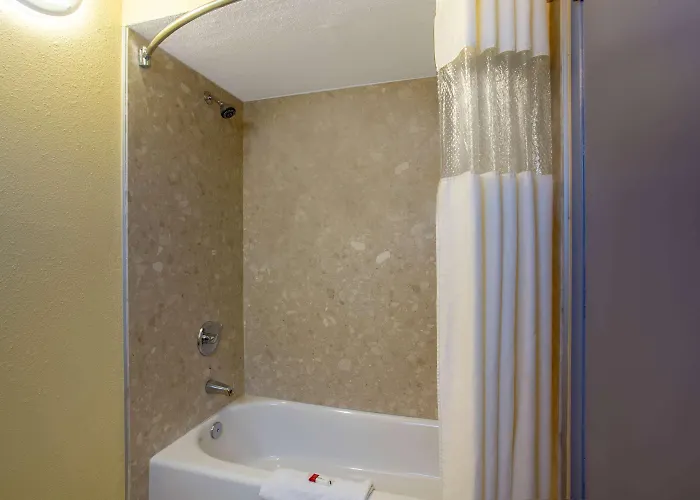Hotel Days By Wyndham Airport - 2*
