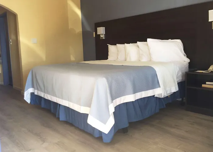 Hotel Days By Wyndham Airport - 2*