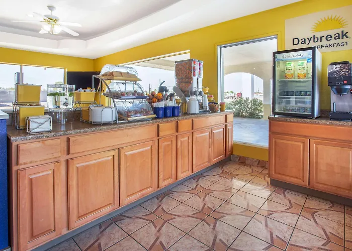 Days By Wyndham Airport - Phoenix