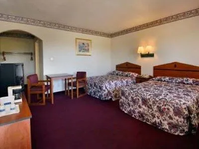 Days By Wyndham Airport - Hotel 2*