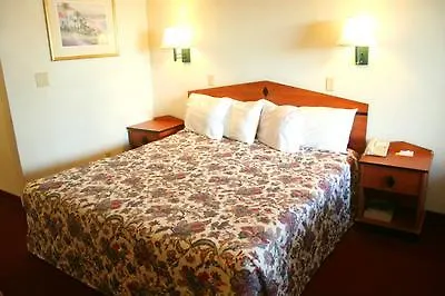 Days By Wyndham Airport - Hotel 2*