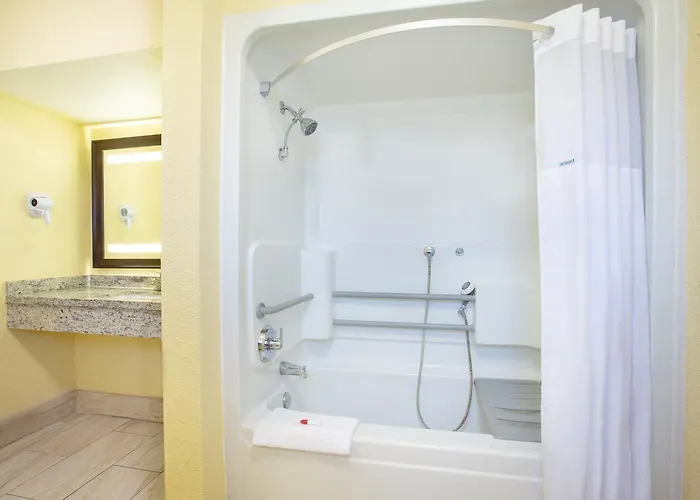 Days By Wyndham Airport - Hotel 2*