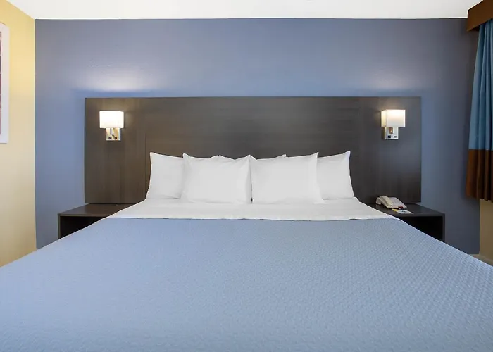 Days By Wyndham Airport -