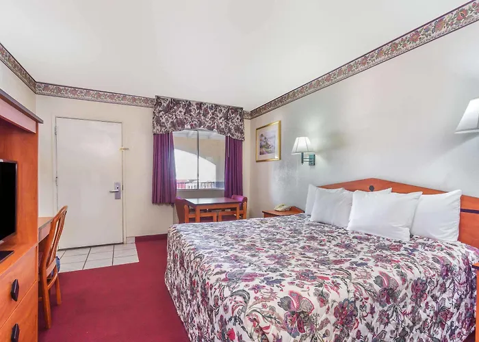 Days By Wyndham Airport - Phoenix