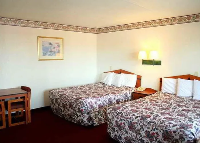 Days By Wyndham Airport - 2* Phoenix